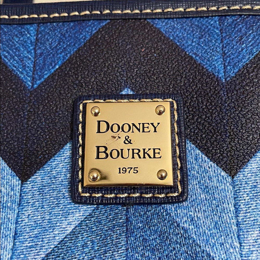 Dooney & Bourke Chevron Pattern Blue leather bag - image 4